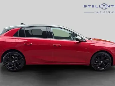 Used Vauxhall Astra GS Line 128 HP (94 kW) 2023 Red Hatchback