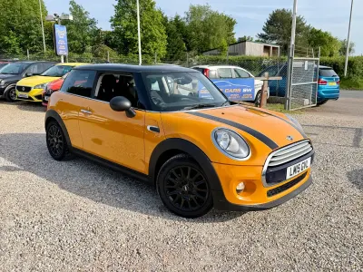 Begagnad Mini Cooper D Hatch 2015 Orange Halvkombi