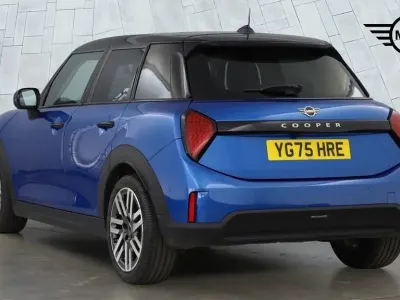 Begagnad Mini Cooper Classic 2025 Blå Halvkombi