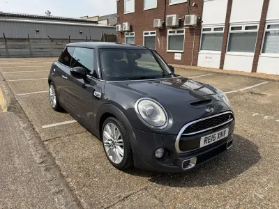 Usado Mini Cooper S Hatch 170 HP (125 kW) 2015 Cinzento Citadino