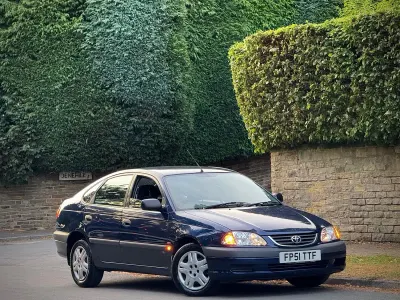 Used Toyota Avensis 110 HP (80 kW) 2001 Blue Hatchback