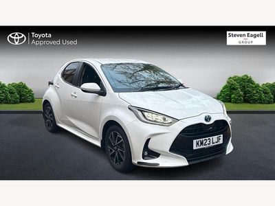 Used Toyota Yaris Hybrid Design 116 HP (85 kW) 2023 White Hatchback