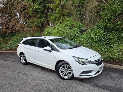 Used Vauxhall Astra Design Edition 2019 White Estate