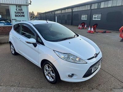 Used Ford Fiesta Zetec 82 HP (60 kW) 2012 White Hatchback