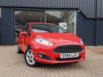 Usado Ford Fiesta Zetec 82 HP (60 kW) 2014 Vermelho Citadino