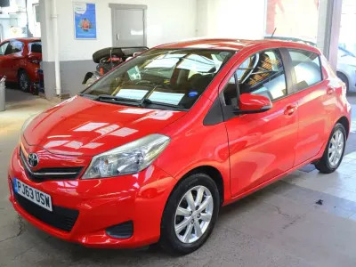 Used Toyota Yaris 2013 Red Hatchback