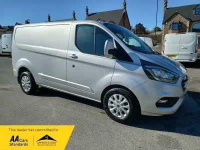 Begagnad Ford Transit Custom Limited 130 HK (95 kW) 2022 Silver Van