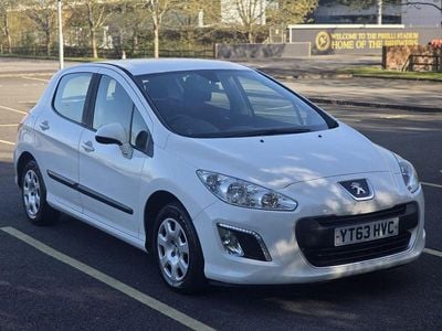 Gebraucht Peugeot 308 Access 98 PS (72 kW) 2013 Weiß Kleinwagen