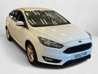 Used Ford Focus Zetec 125 HP (91 kW) 2015 White Hatchback