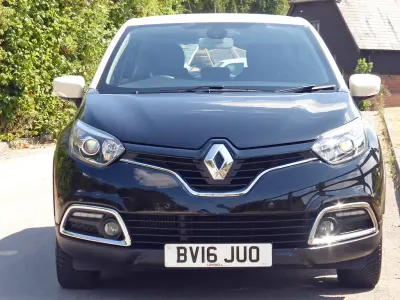 Used Renault Captur Dynamique 2016 Sapphire black metallic/cream roof SUV