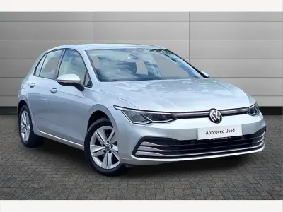 Usado VW Golf VIII Life 150 HP (110 kW) 2021 Prateado Citadino