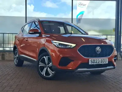 Usado Honda e 77 kW (106 HP) 2023 Laranja Citadino
