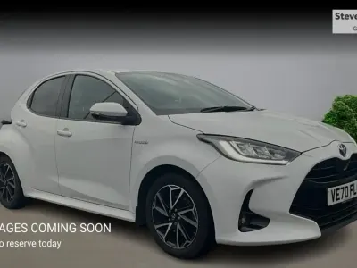 Second-hand Toyota Yaris Hybrid Design 2020 Alb Hatchback