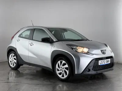 Używany Toyota Aygo X PURE 72 KM (52 kW) 2022 Srebrny SUV
