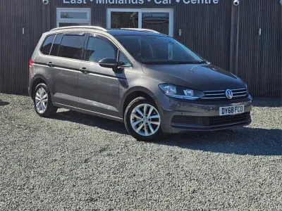 Begagnad VW Touran Family 115 HK (84 kW) 2018 Grå Minibuss