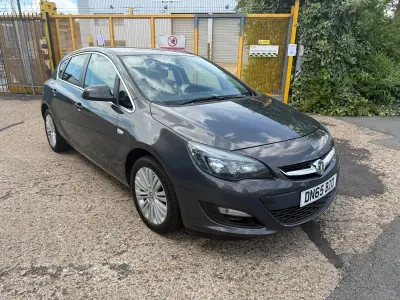 Used Vauxhall Astra Excite 115 HP (84 kW) 2015 Grey Hatchback
