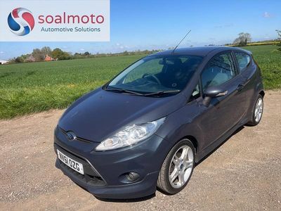 Begagnad Ford Fiesta Zetec 2012 Grå Halvkombi