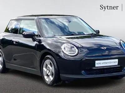 Gebraucht Mini Cooper Hatch 133 kW (181 PS) 2024 Schwarz Kleinwagen