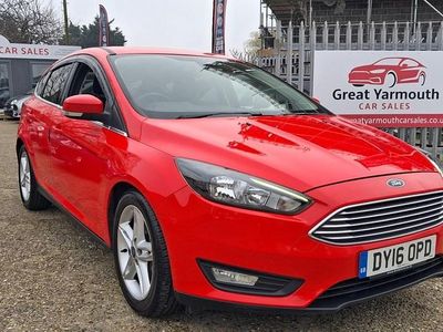Used Ford Focus Zetec 125 HP (91 kW) 2016 Red Hatchback