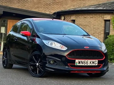 Second-hand Ford Fiesta Zetec 140 CP (102 kW) 2016 Negru Hatchback