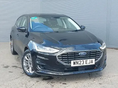 Begagnad Ford Focus Titanium 125 HK (91 kW) 2023 Svart Halvkombi