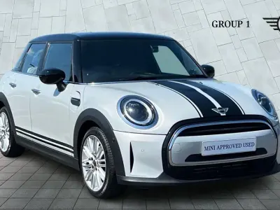 Używany Mini Cooper Exclusive 136 KM (100 kW) 2021 Srebrny Hatchback