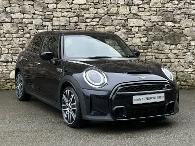 Begagnad Mini Cooper S Exclusive 176 HK (129 kW) 2024 Svart Halvkombi