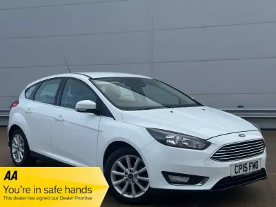 Begagnad Ford Focus Titanium 120 HK (88 kW) 2015 Vit Halvkombi