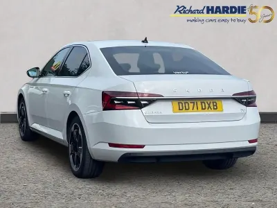 Used Skoda Superb SE L 215 HP (158 kW) 2021 White Hatchback