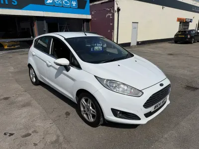 Used Ford Fiesta Zetec 98 HP (72 kW) 2014 White Hatchback