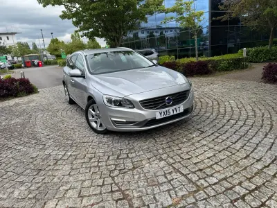 Usado Volvo V60 SE Lux 181 HP (133 kW) 2015 Prateado Carrinha