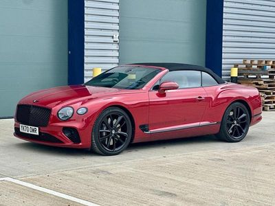 Begagnad Bentley Continental 550 HK (404 kW) 2020 Röd Sedan