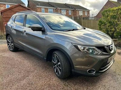 Grey Used 2015 Nissan Qashqai Tekna SUV | £5,695 (A bit pricey)