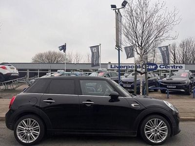 Begagnad Mini Cooper Hatch 136 HK (100 kW) 2018 Svart Halvkombi
