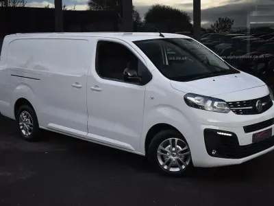 Używany Vauxhall Vivaro Sportive 100 KM (73 kW) 2022 Biały Minivan