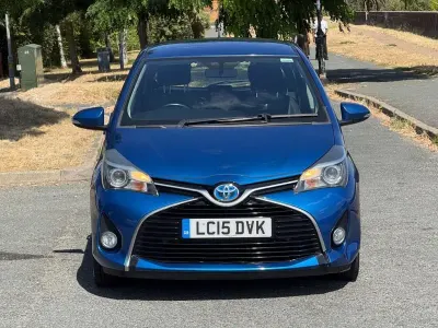 Used Toyota Yaris 101 HP (74 kW) 2015 Blue Hatchback