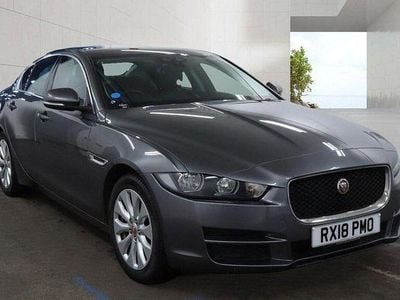 Usado Jaguar XE Prestige 163 HP (119 kW) 2018 Cinzento Sedan
