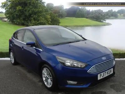 Usado Ford Focus Zetec 125 CV (91 kW) 2017 Azul Utilitario