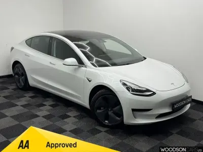 Used Tesla Model 3 Standard Range Plus 239 kW (325 HP) 2019 White Sedan