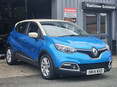 Used Renault Captur Dynamique 90 HP (66 kW) 2014 Blue/cream SUV