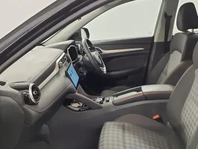 Begagnad MG MG3 106 HK (77 kW) 2022 Svart Halvkombi