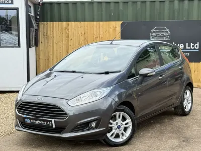 Usado Ford Fiesta Zetec 2016 Cinzento Citadino