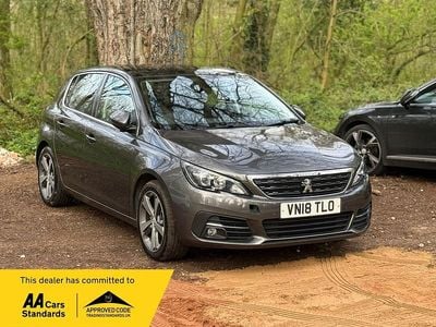 Usado Peugeot 308 Allure 130 HP (95 kW) 2018 Cinzento Citadino