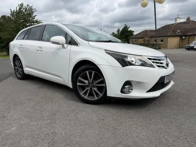 Used Toyota Avensis 124 HP (91 kW) 2012 White Estate