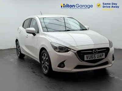 Używany Mazda 2 Inclusive 2015 Biały Hatchback