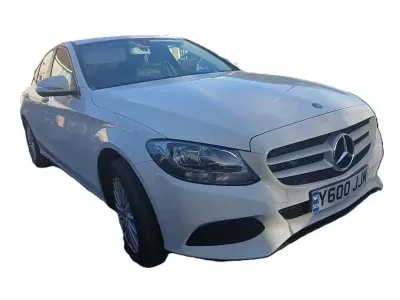 Używany Mercedes C220 SE 170 KM (125 kW) 2015 Biały Sedan/Limuzyna