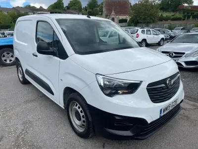 Używany Vauxhall Combo Edition 130 KM (95 kW) 2019 Biały Minivan