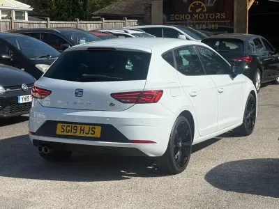 Begagnad Seat Leon Black Edition 2019 Vit Halvkombi