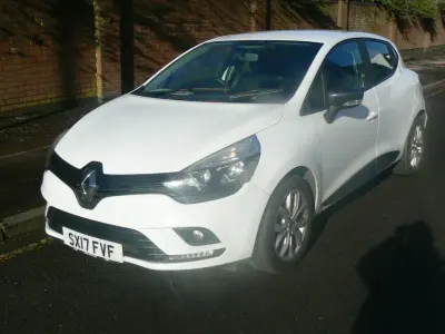 Used Renault Clio Play 75 HP (55 kW) 2017 White Hatchback