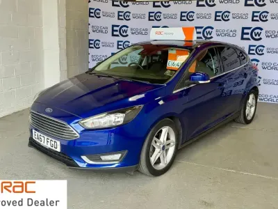 Usado Ford Focus Titanium 125 HP (91 kW) 2017 Azul Citadino